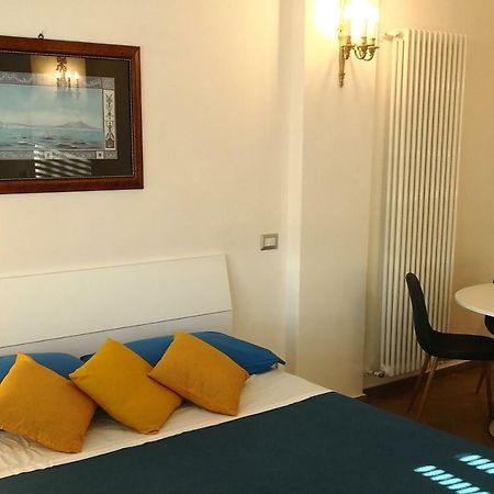 Casa Wenner 1 Apartment Napoli Bagian luar foto